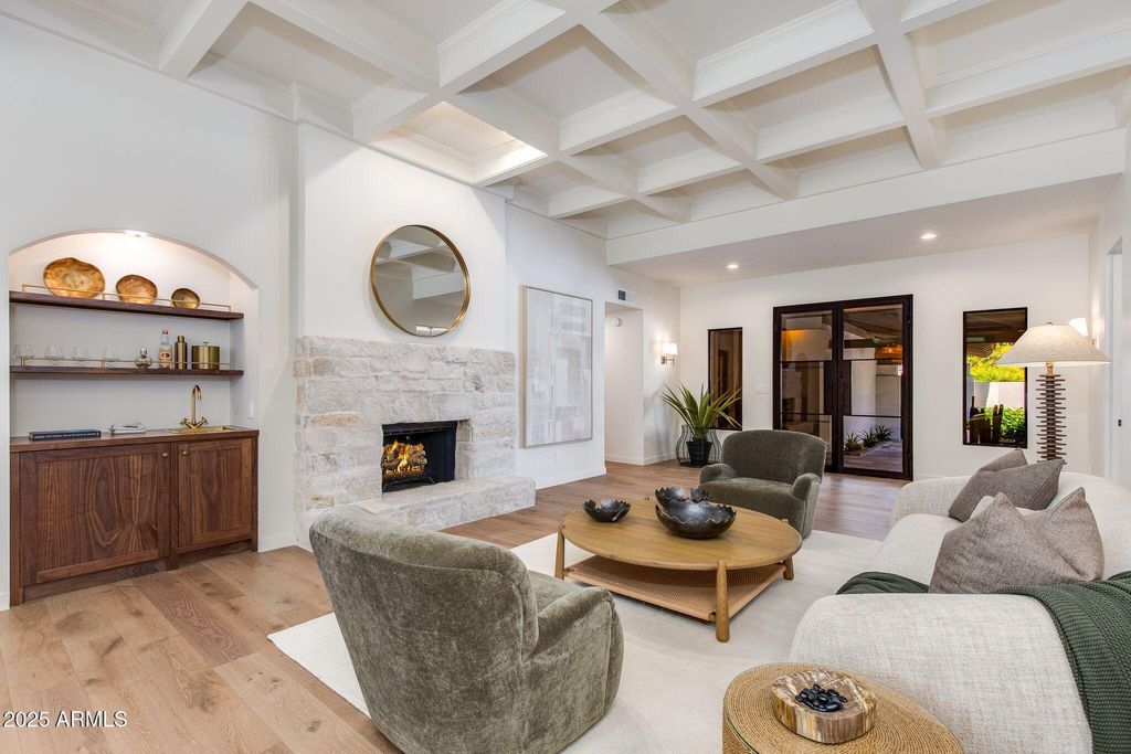 Photo of 5800 N Echo Canyon Lane, Phoenix, AZ 85018 (MLS # 6951714)