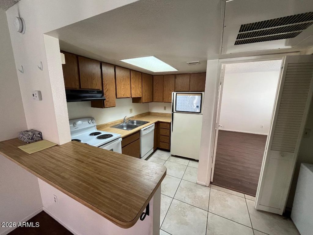 Photo of 700 W University Drive #241, Tempe, AZ 85281 (MLS # 6982820)