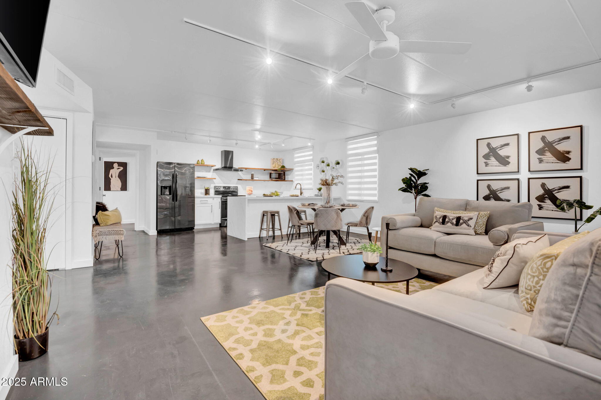 6502 N CENTRAL Avenue B104