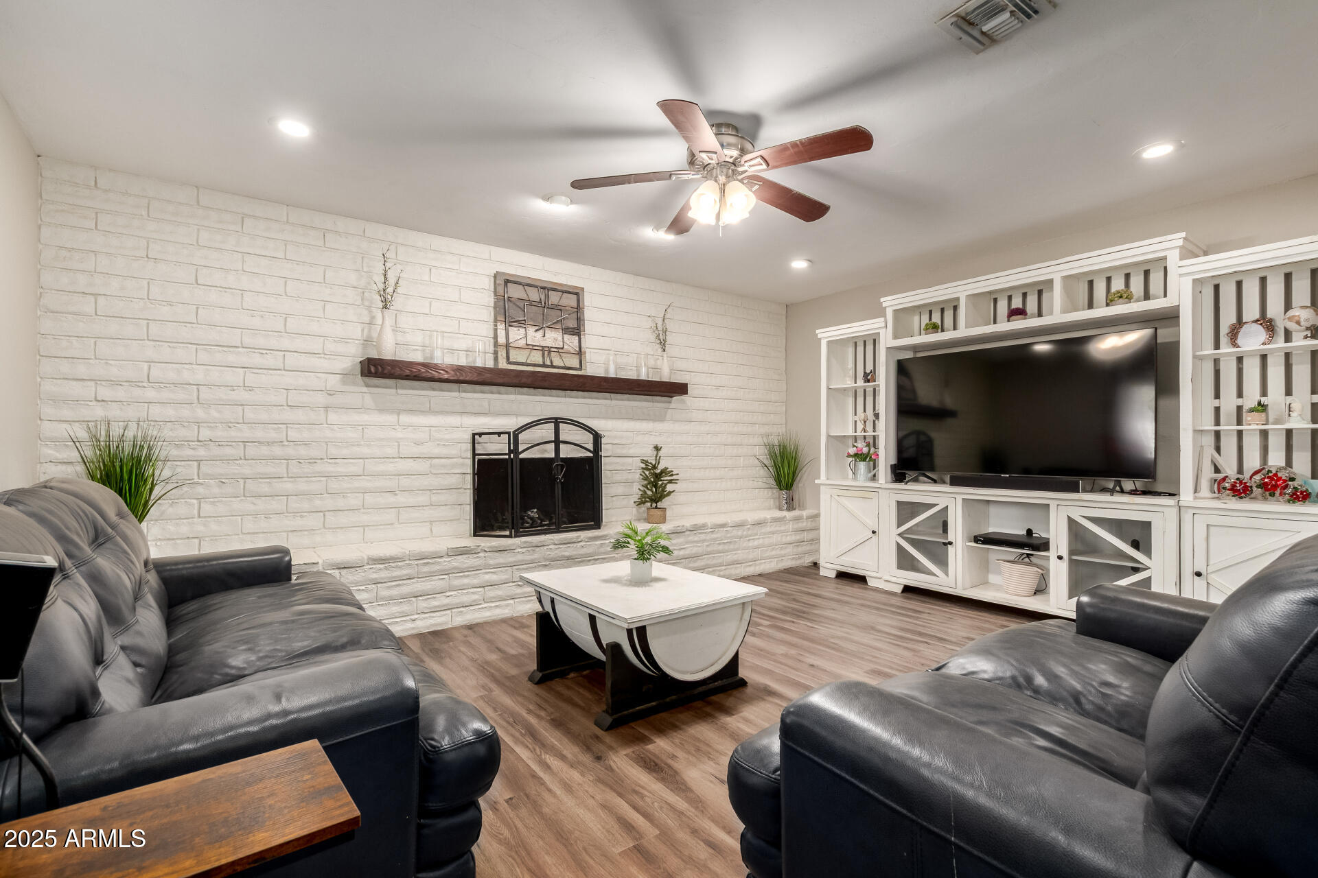 2418 W GREENBRIAR Drive