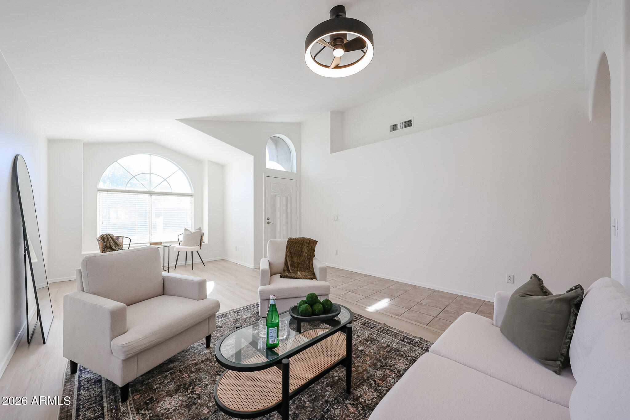 922 E BLACKHAWK Drive