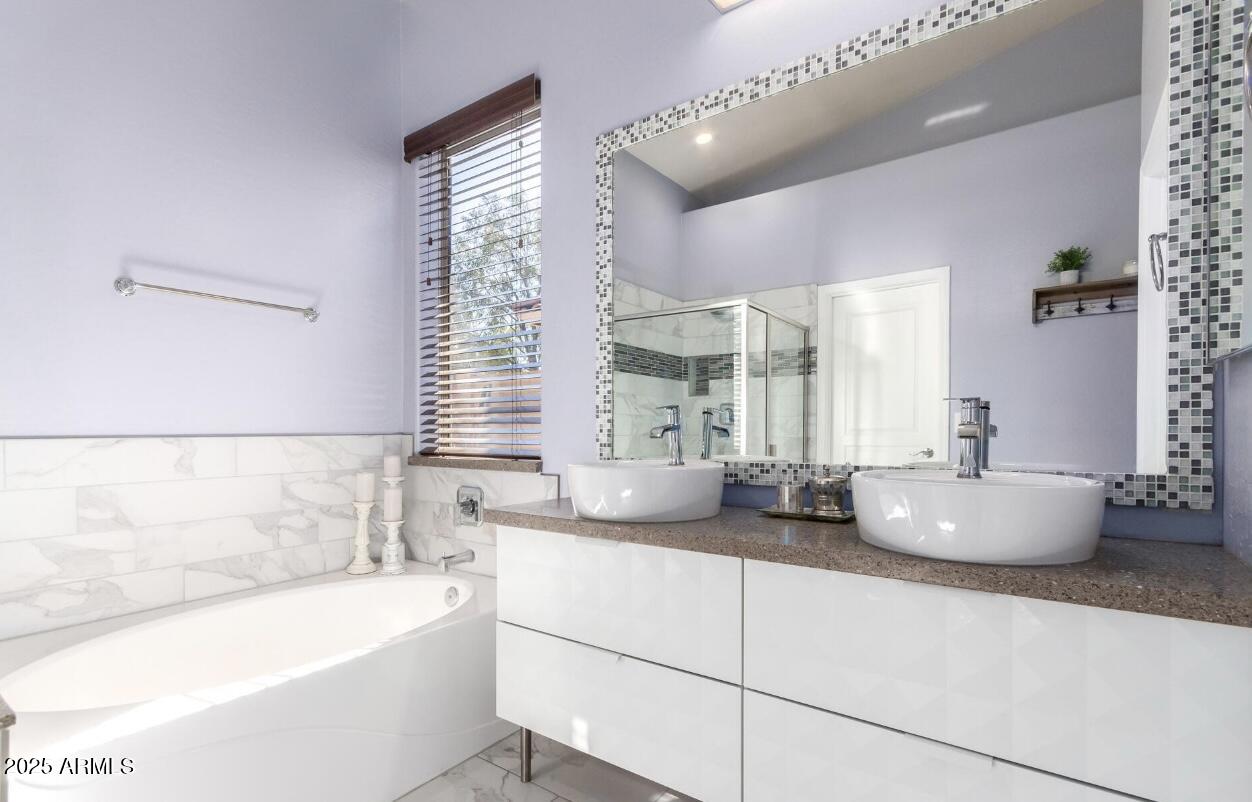 Litchfield Park, Arizona 85340, United States, 3 Bedrooms Bedrooms, ,2 BathroomsBathrooms,Residential,Pending,123704