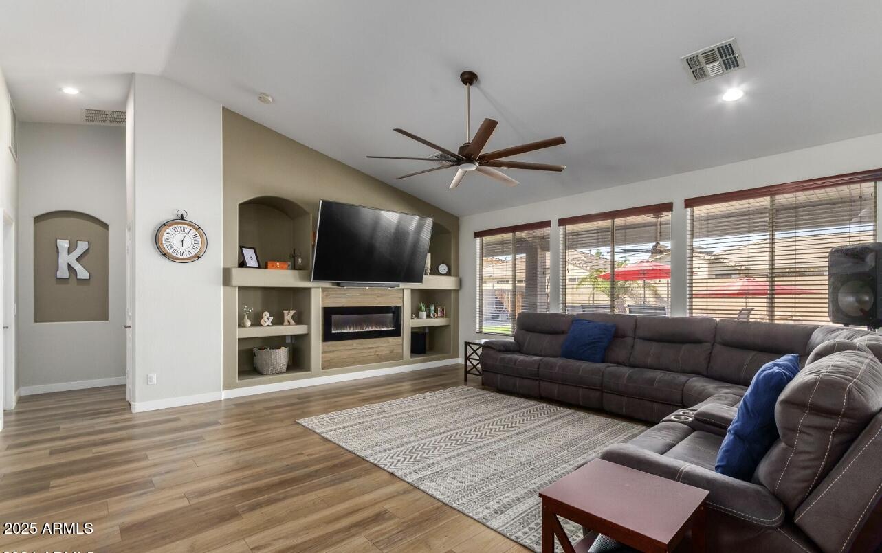 Litchfield Park, Arizona 85340, United States, 3 Bedrooms Bedrooms, ,2 BathroomsBathrooms,Residential,Pending,123704