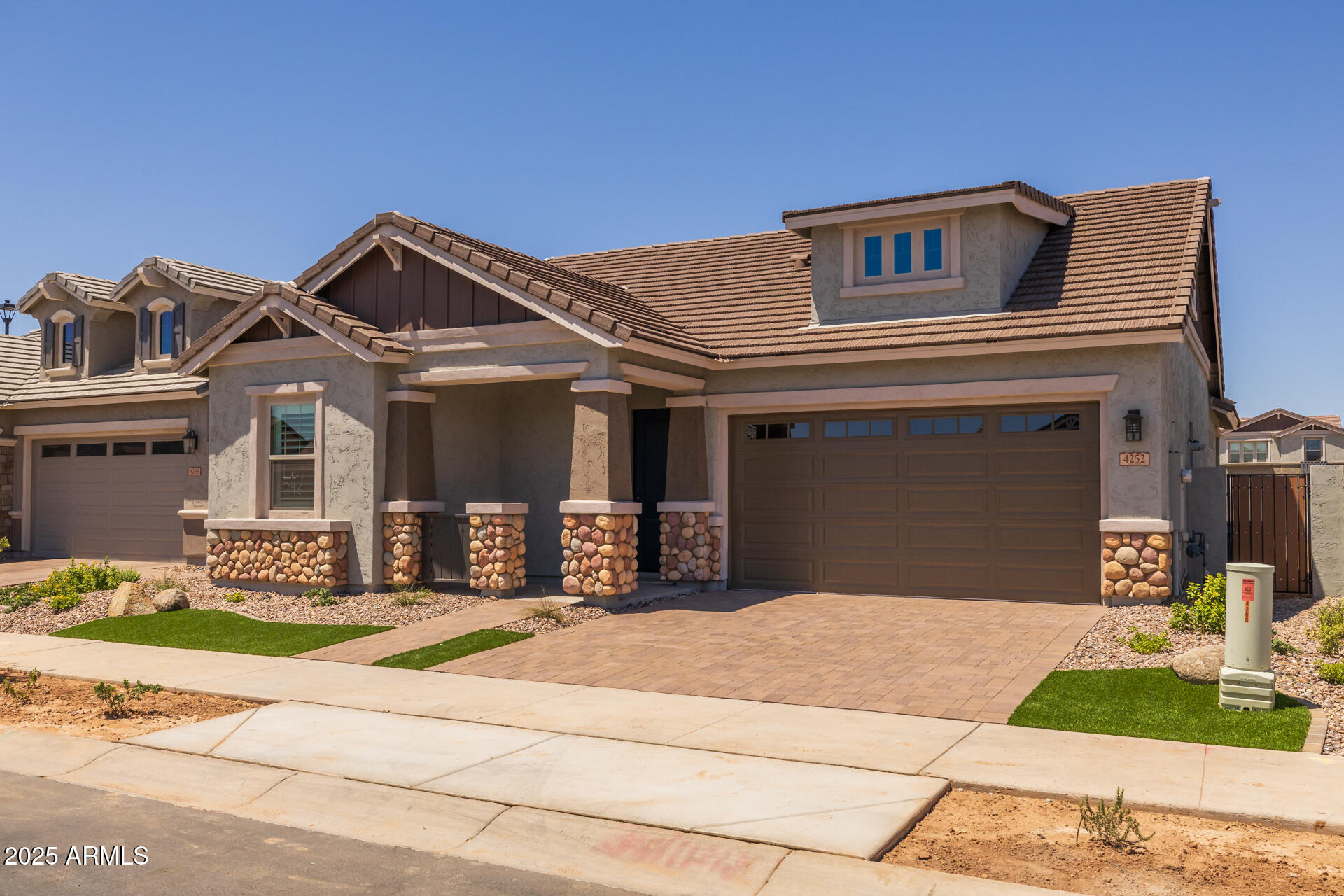 4252 E BERNICE Street