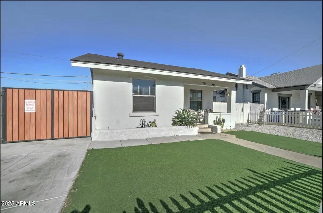 714 E McKinley Street