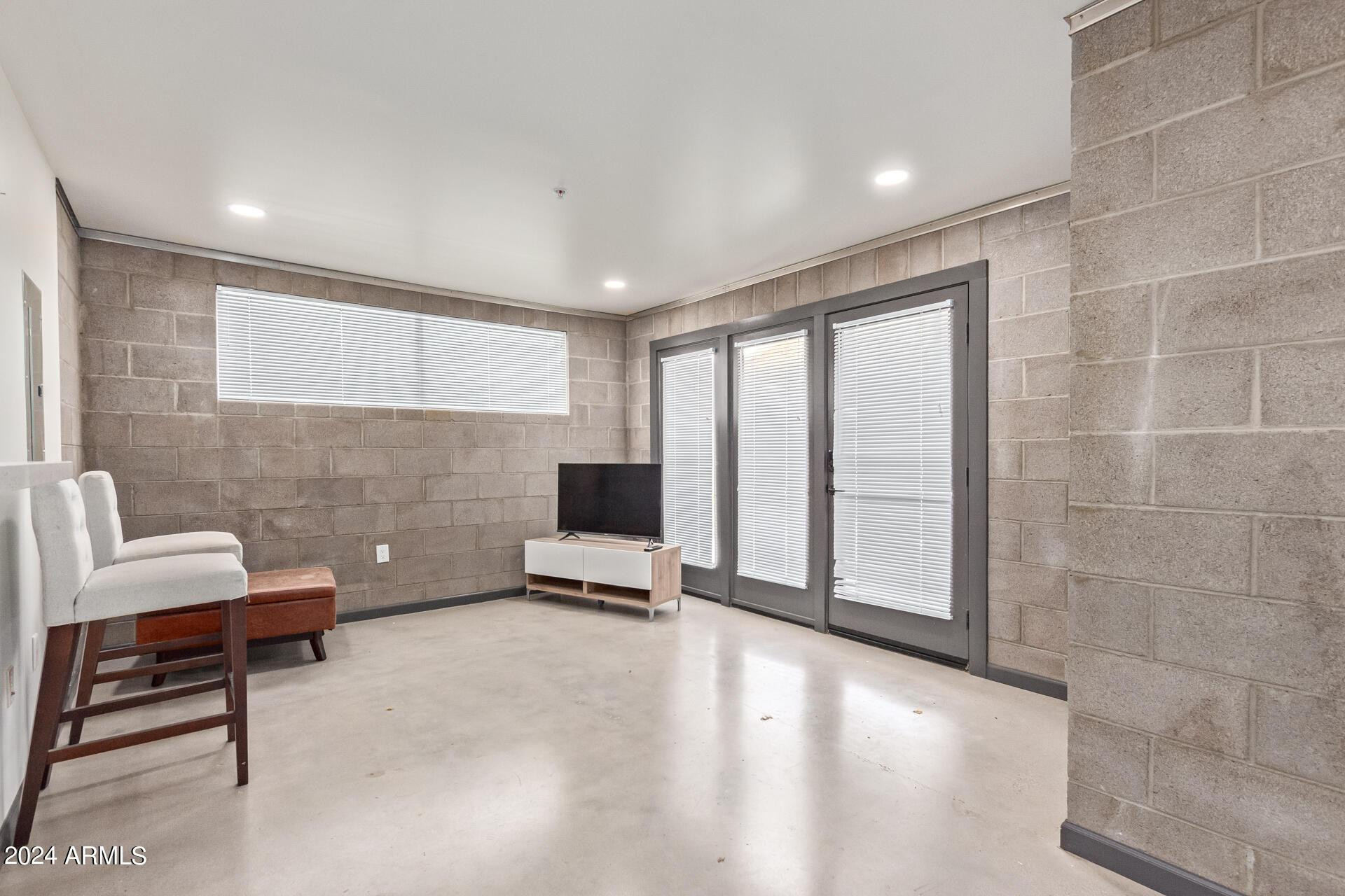 129 N 11th Avenue Apt 1B