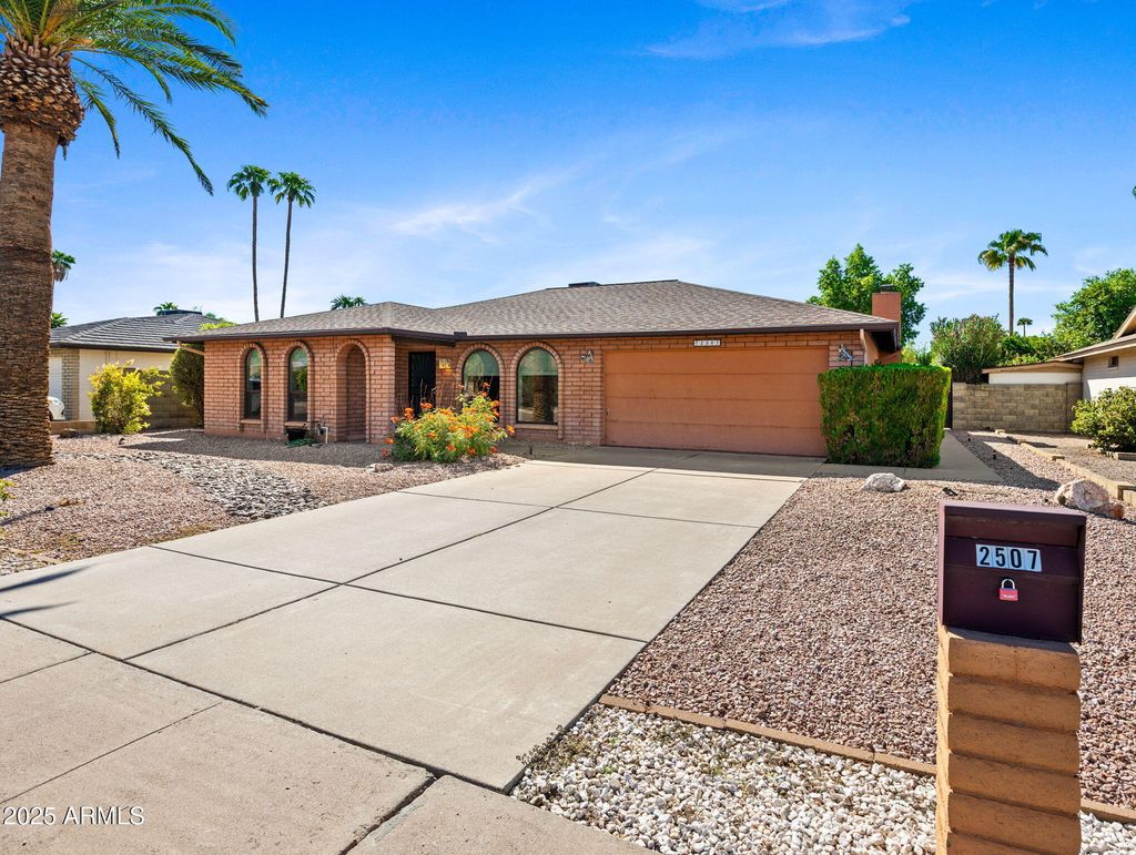 Photo of 2507 E Malibu Drive, Tempe, AZ 85282 (MLS # 6929158)