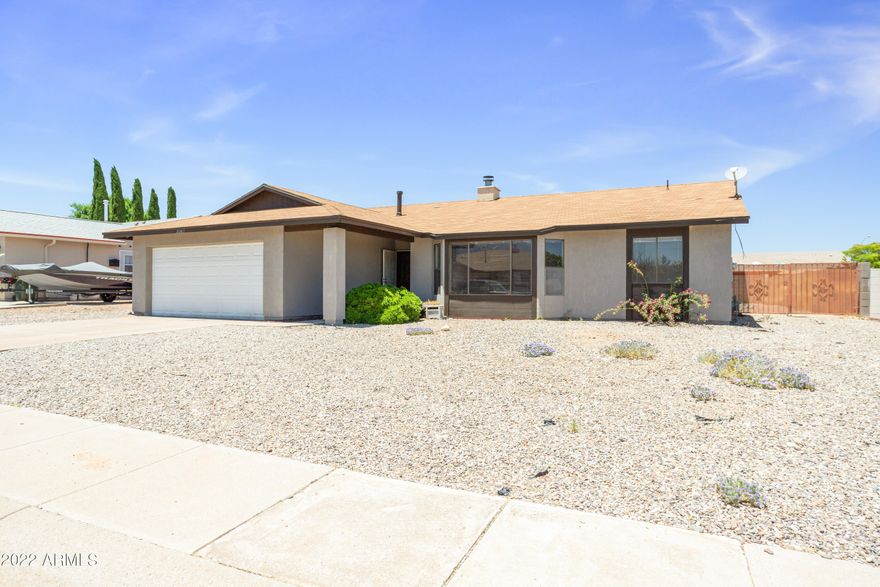 Great house located in the desired Shadow Ridge neighborhood. This 3 bedroom and 2 bathroom home is just waiting for you to make it your own. Large living room and open kitchen to dining room can fit any household need. Bedrooms are a split floorplan. Backyard has block wall and space to create your perfect retreat.