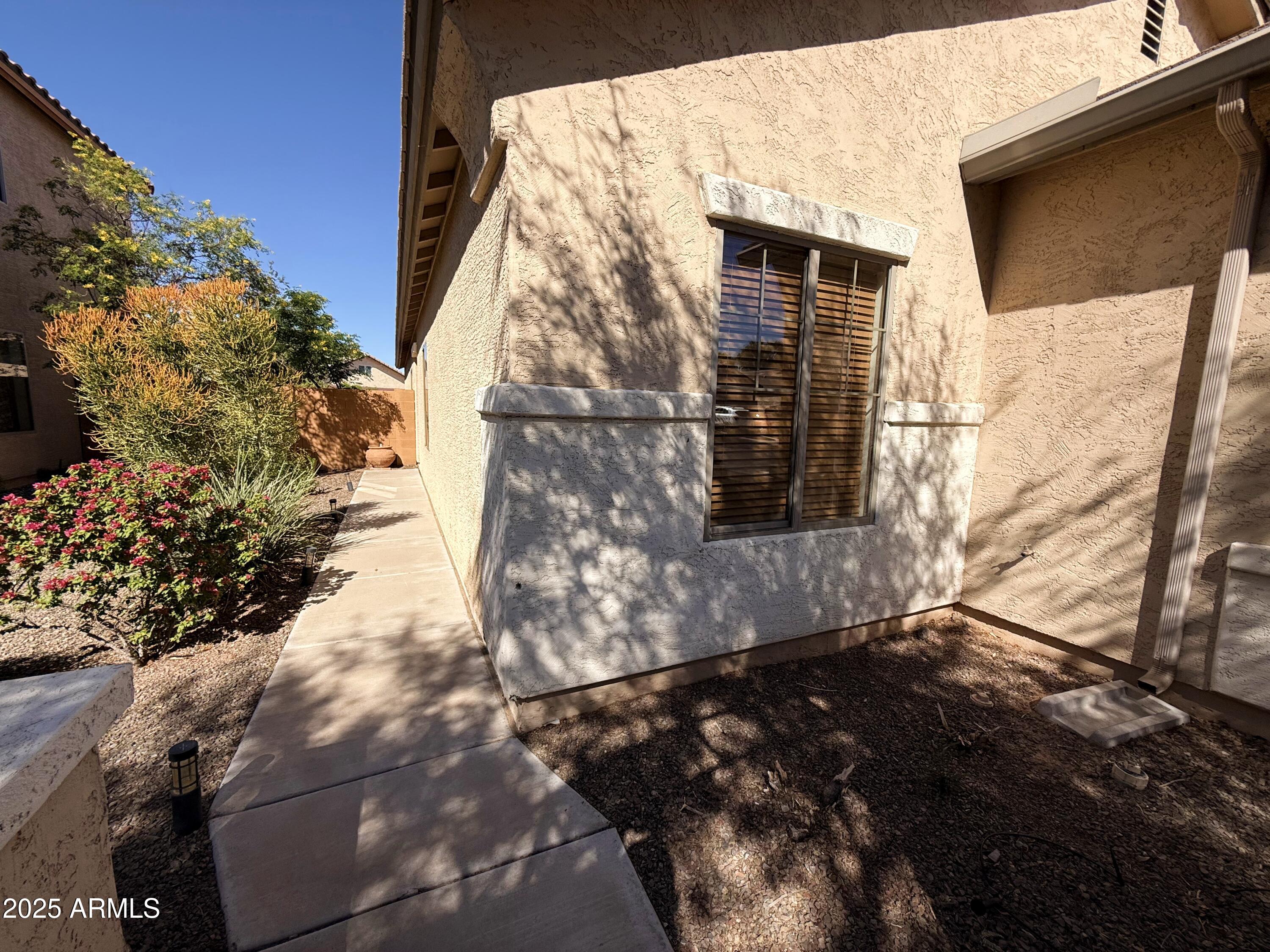 26140 W RUNION Drive