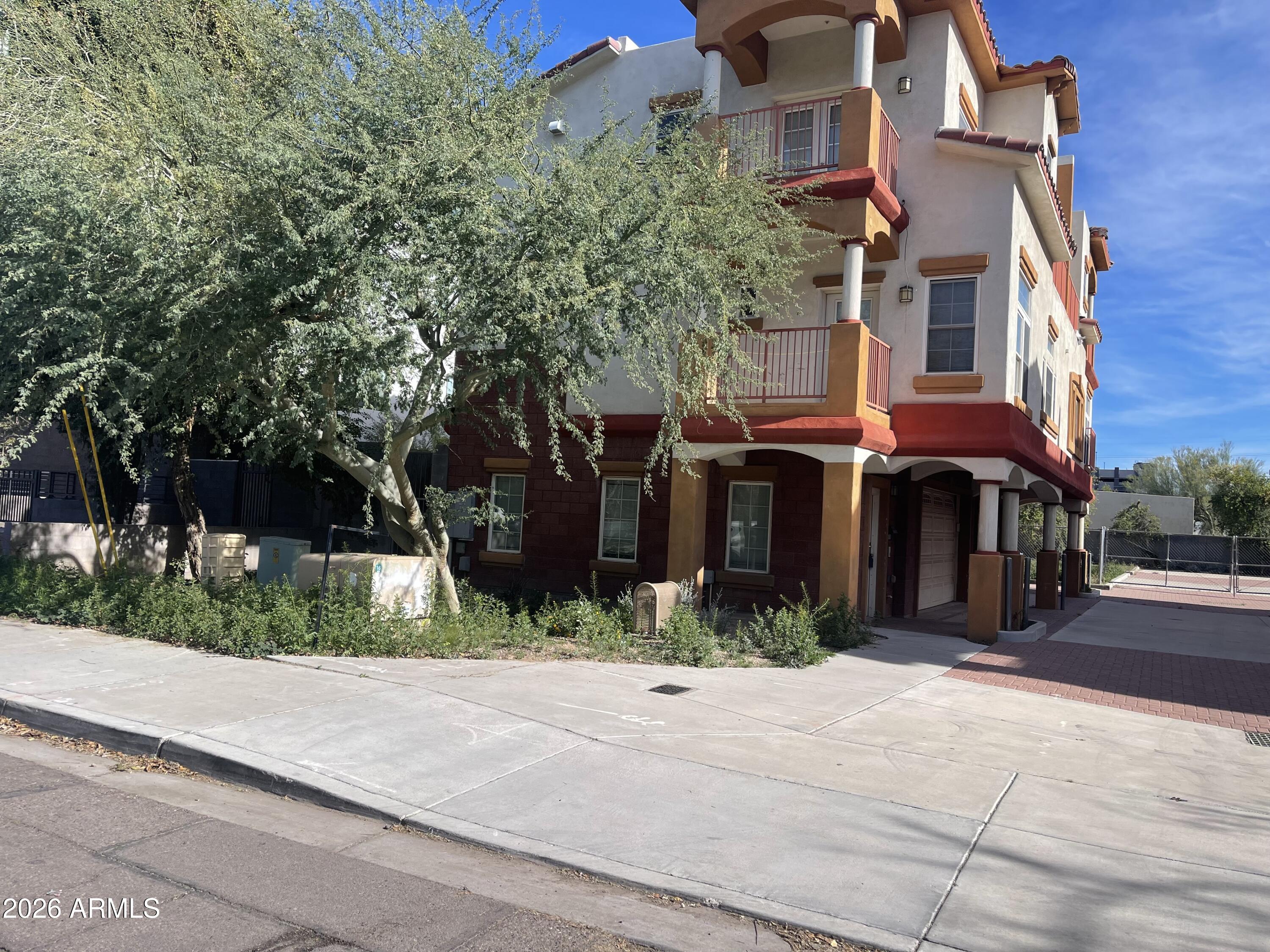 323 S ROOSEVELT Street 1001