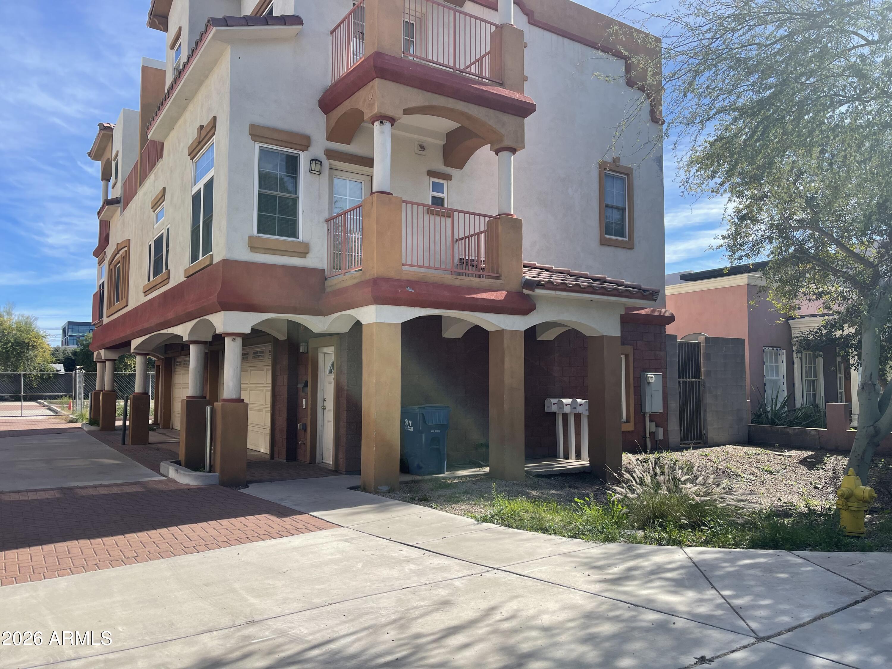 323 S ROOSEVELT Street 1001