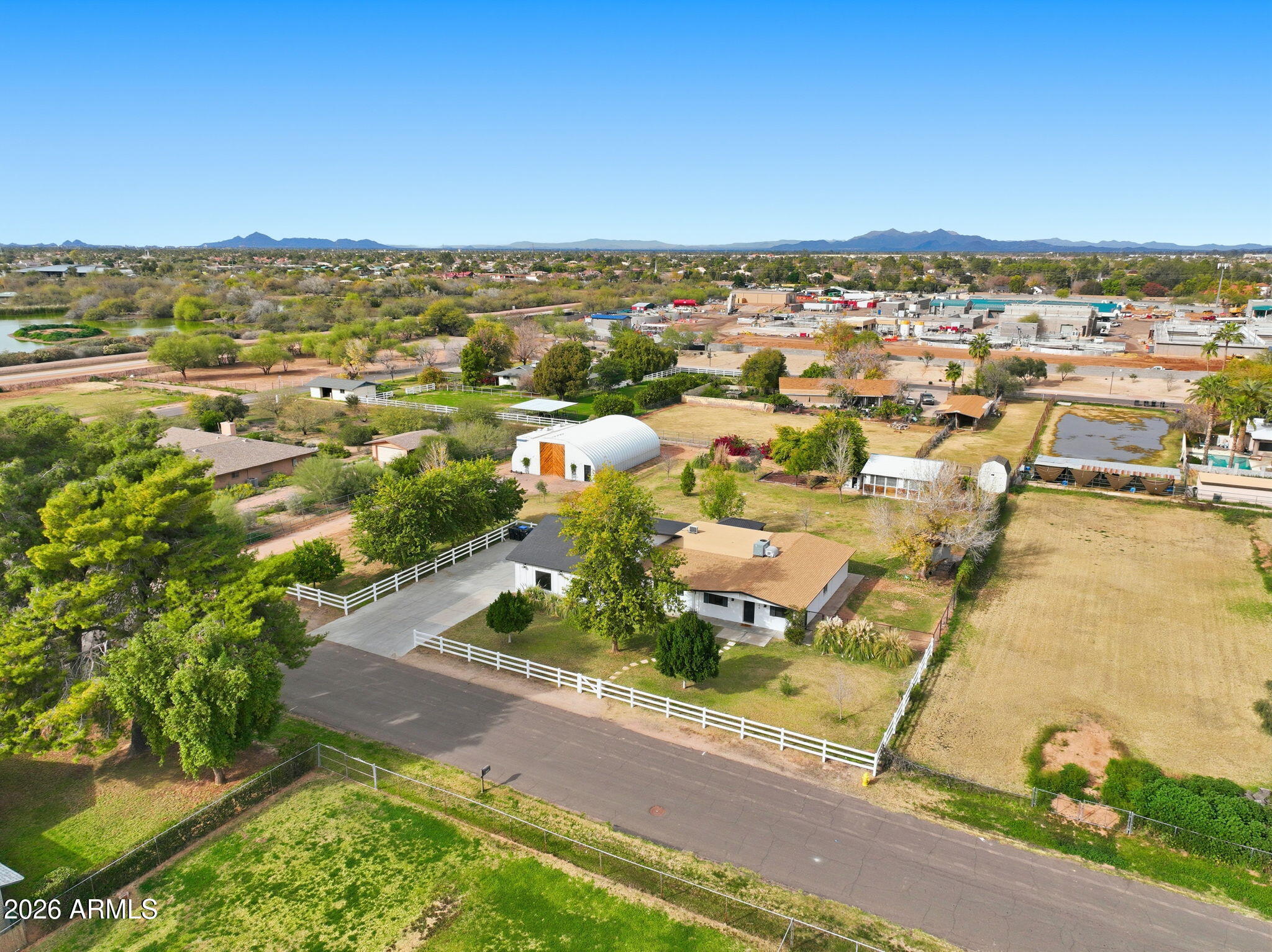 2858 E REDFIELD Road