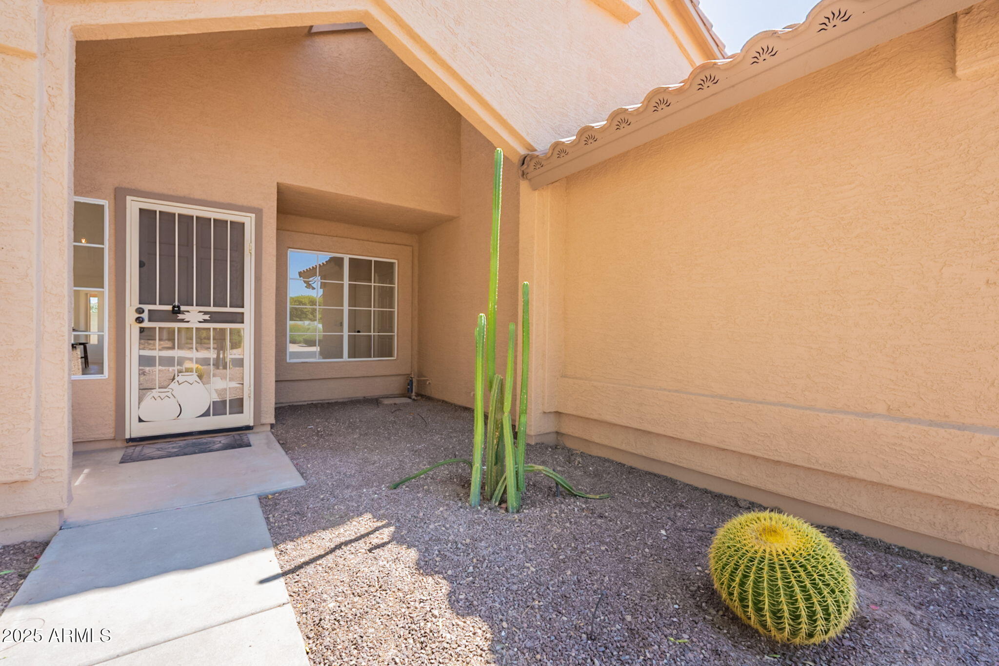 4037 E MILTON Drive