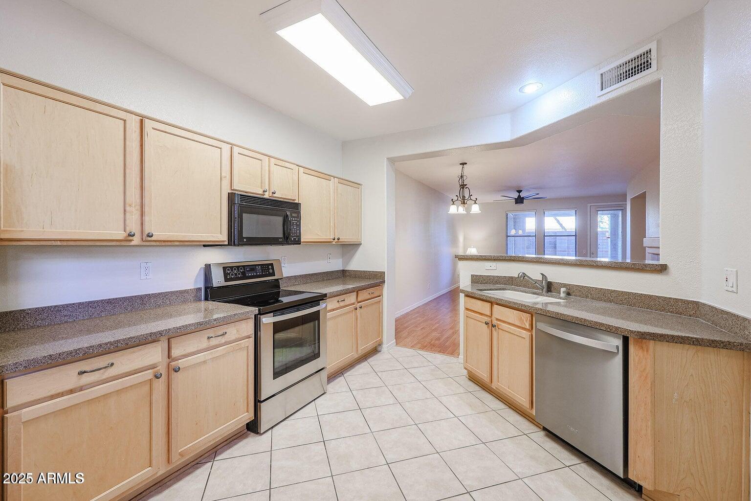 15221 N CLUBGATE Drive 1028