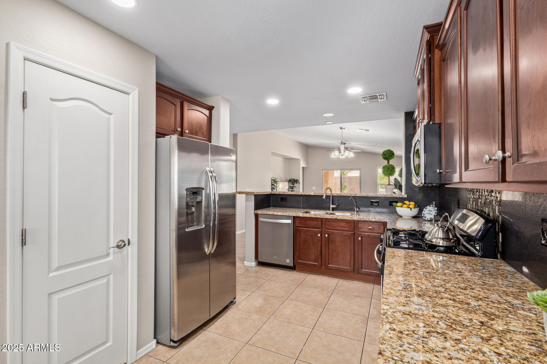 2053 E SADDLEBROOK Court