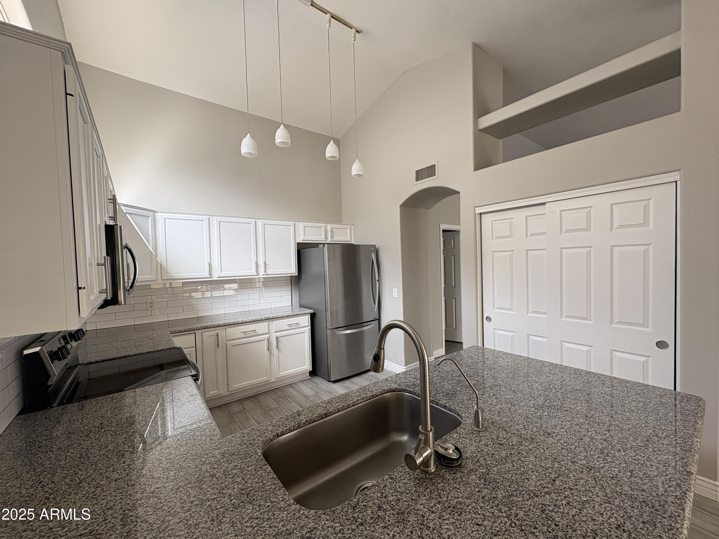 6121 E HERMOSA VISTA Drive