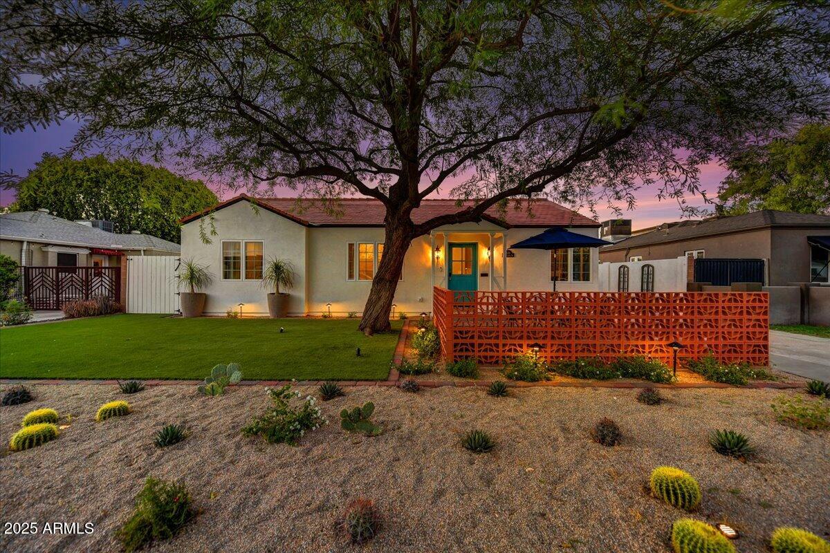 526 W WILSHIRE Drive