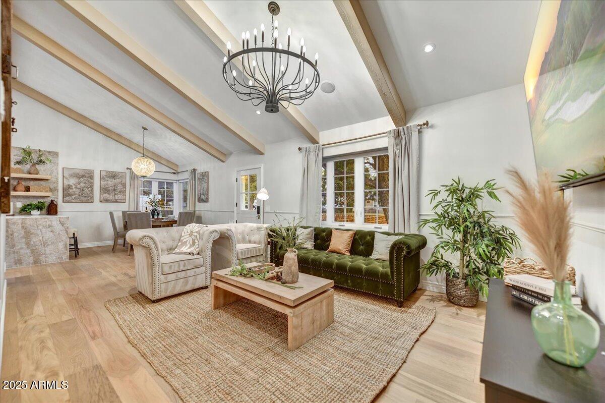 526 W WILSHIRE Drive