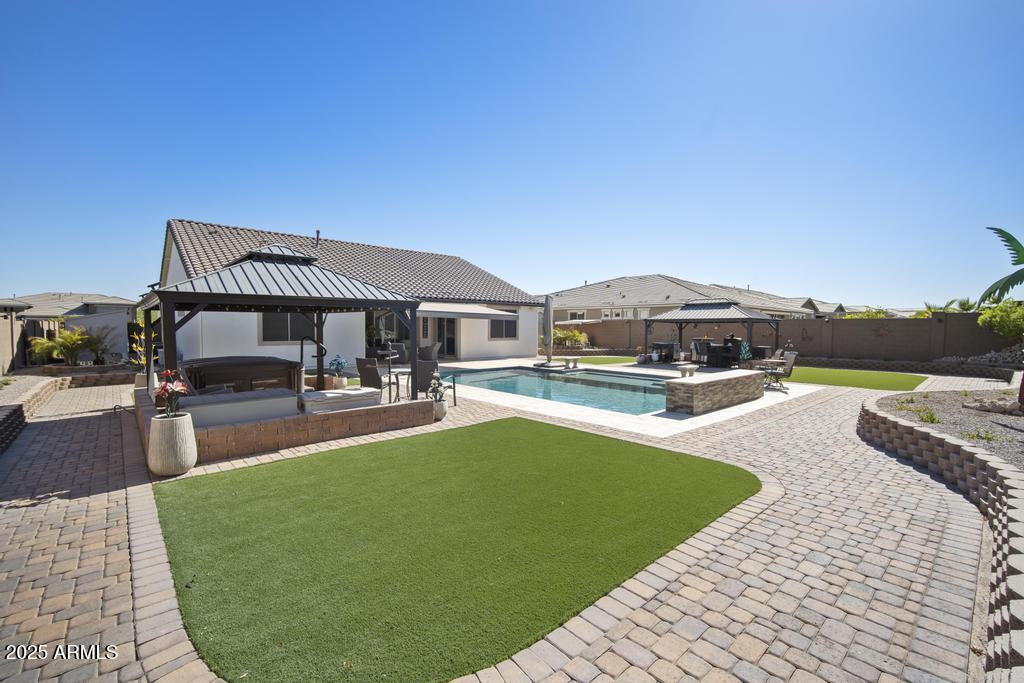 FALCON VIEW - Residential