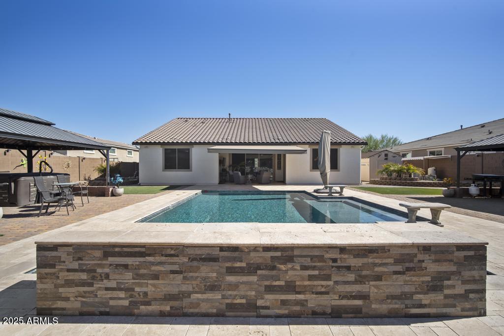 FALCON VIEW - Residential