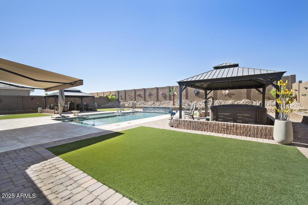 FALCON VIEW - Residential
