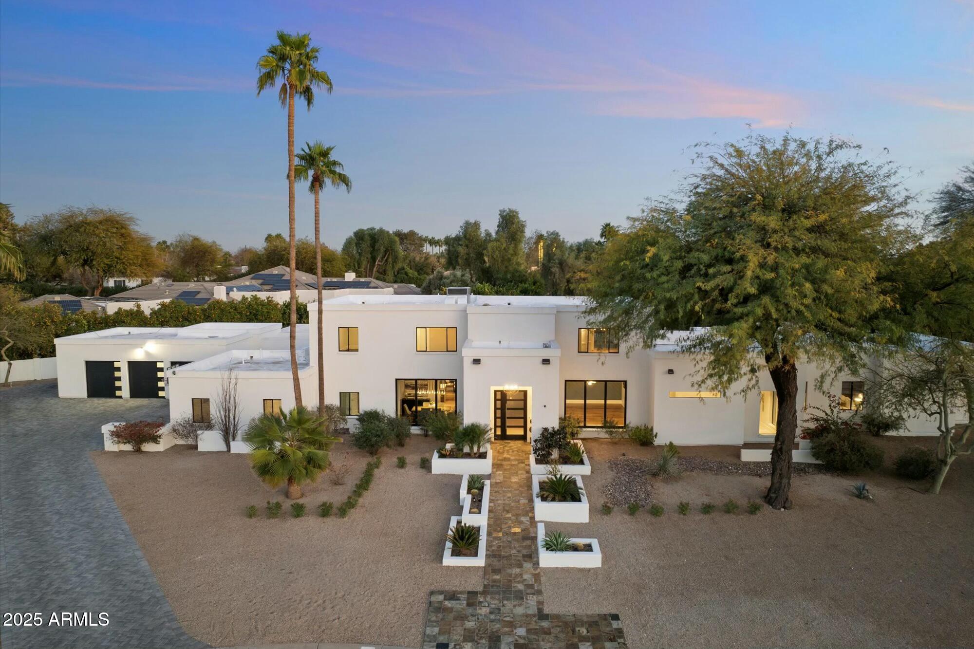 6039 E LAUREL Lane
