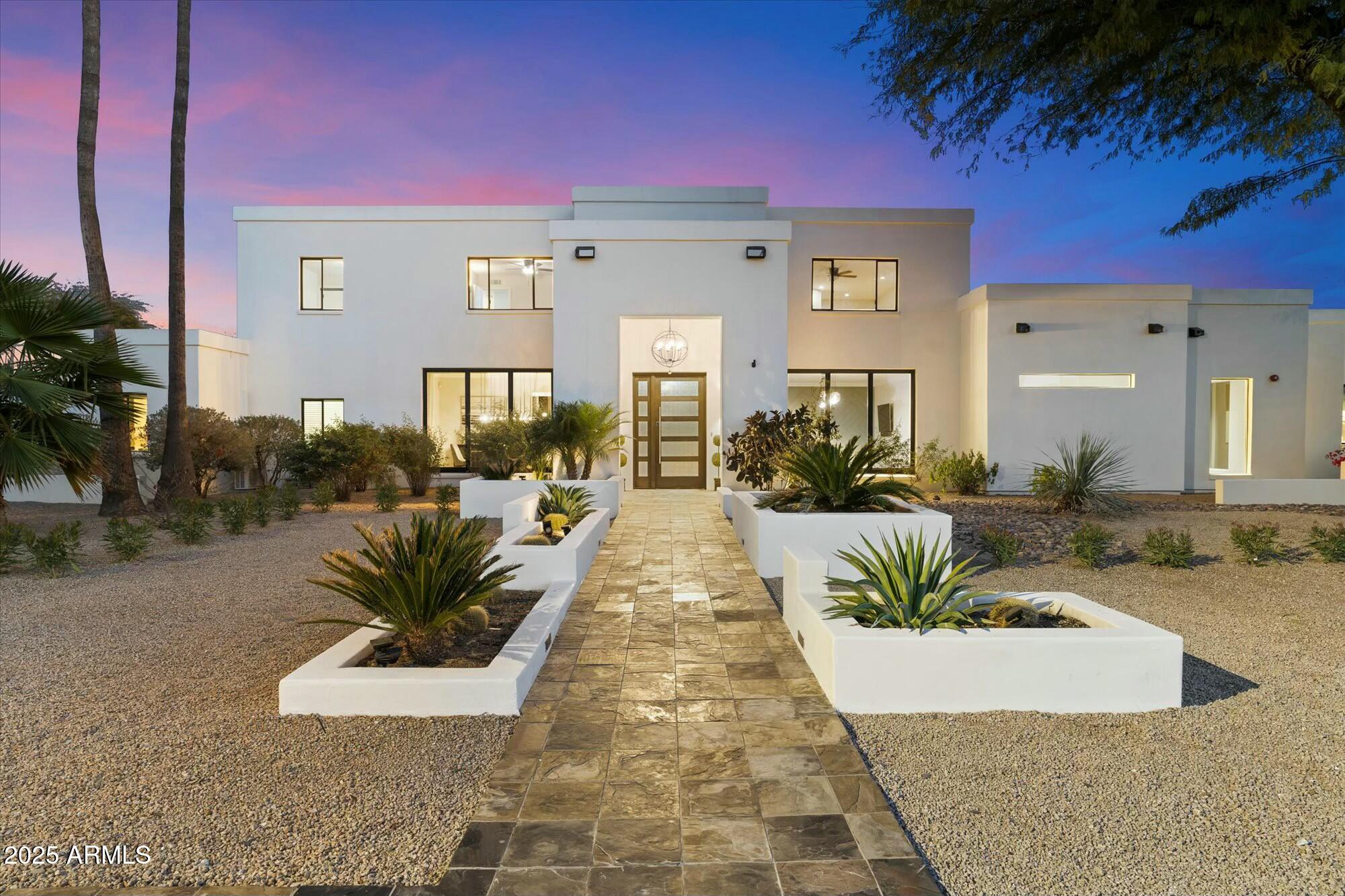 6039 E LAUREL Lane
