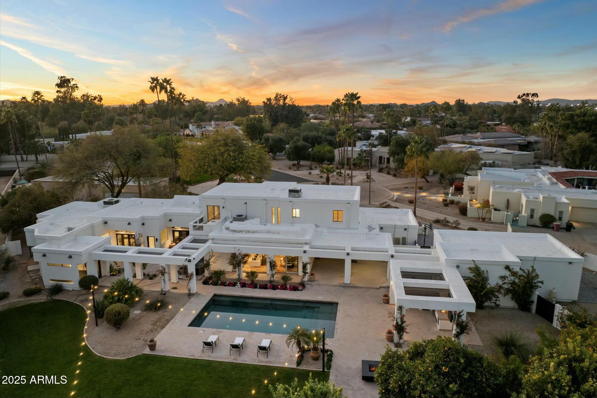 6039 E LAUREL Lane