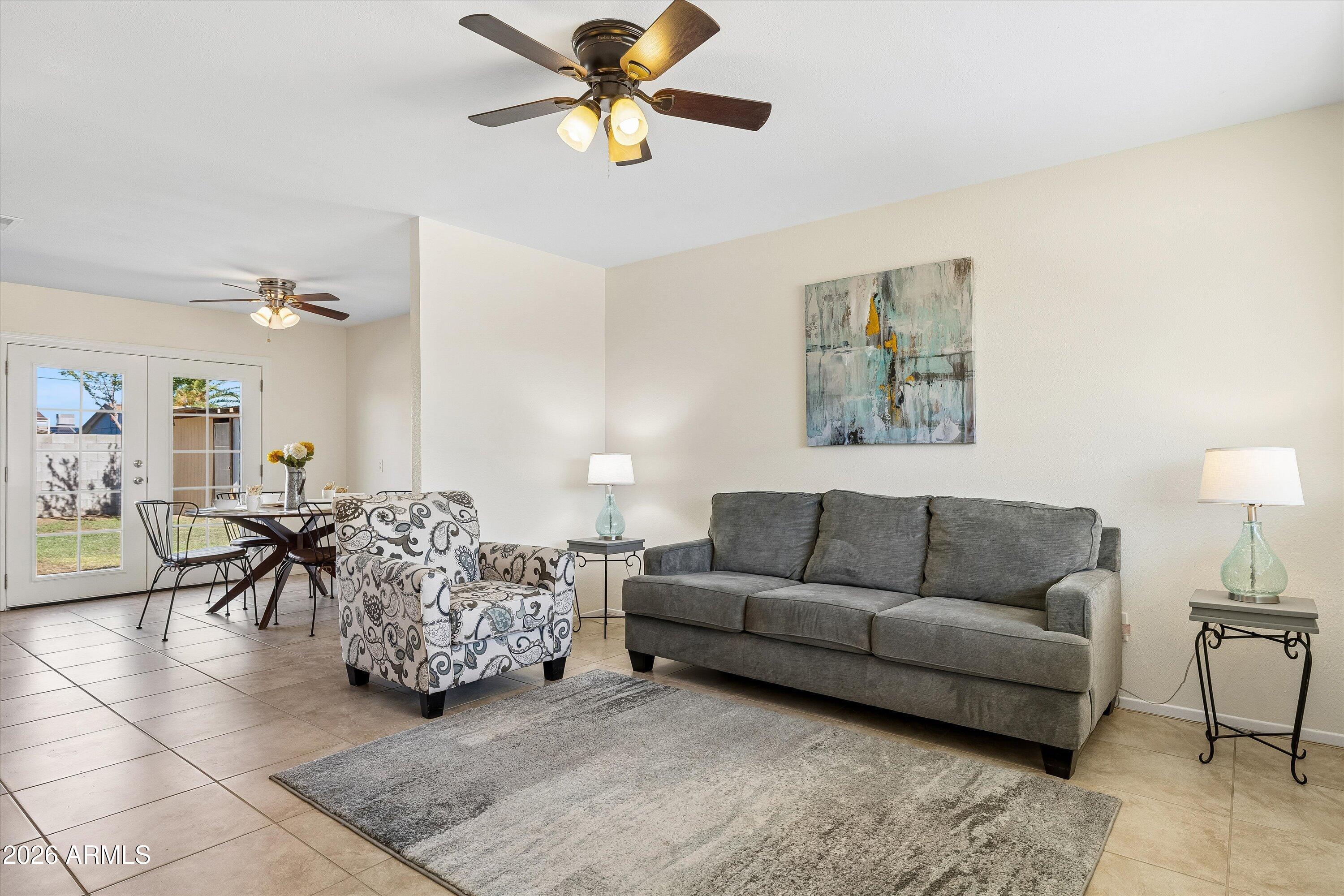 2132 W LAUREL Lane