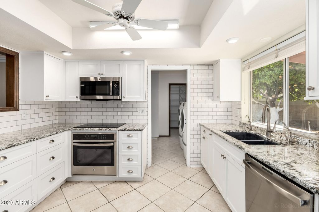 Photo of 1549 E Greenway Street, Mesa, AZ 85203 (MLS # 7000640)