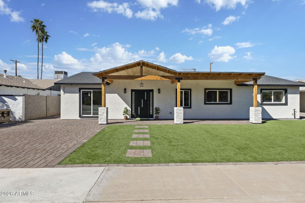 Photo of 8632 E Highland Avenue, Scottsdale, AZ 85251 (MLS # 7002388)