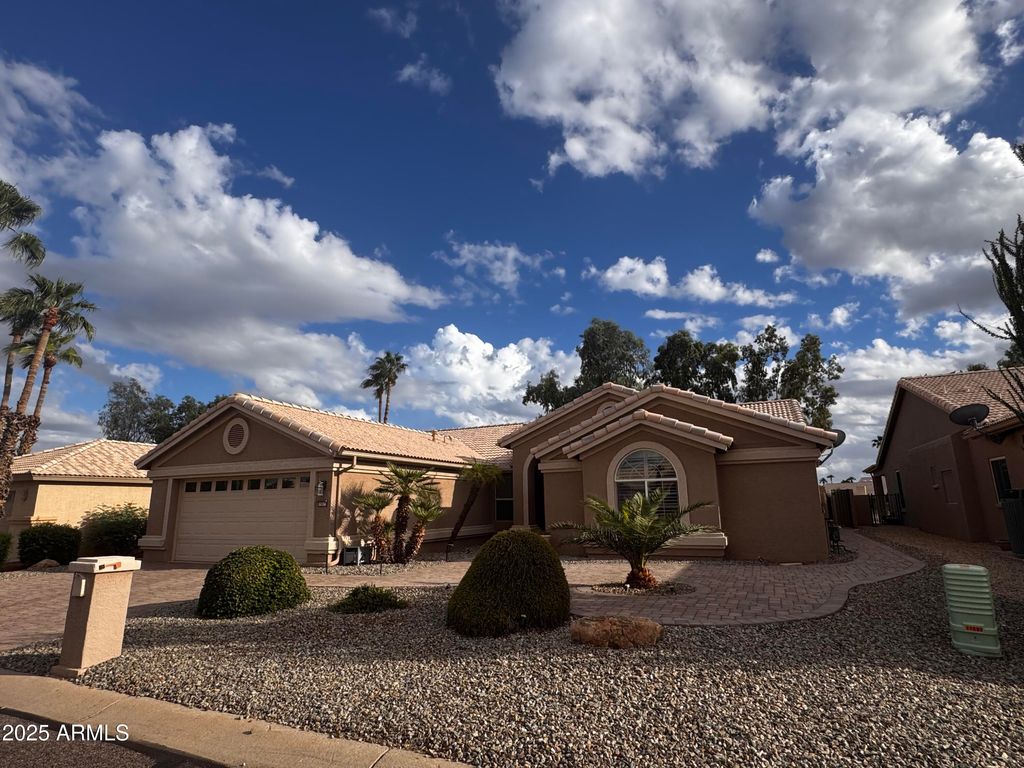 Photo of 15671 W Piccadilly Road, Goodyear, AZ 85395 (MLS # 6933261)