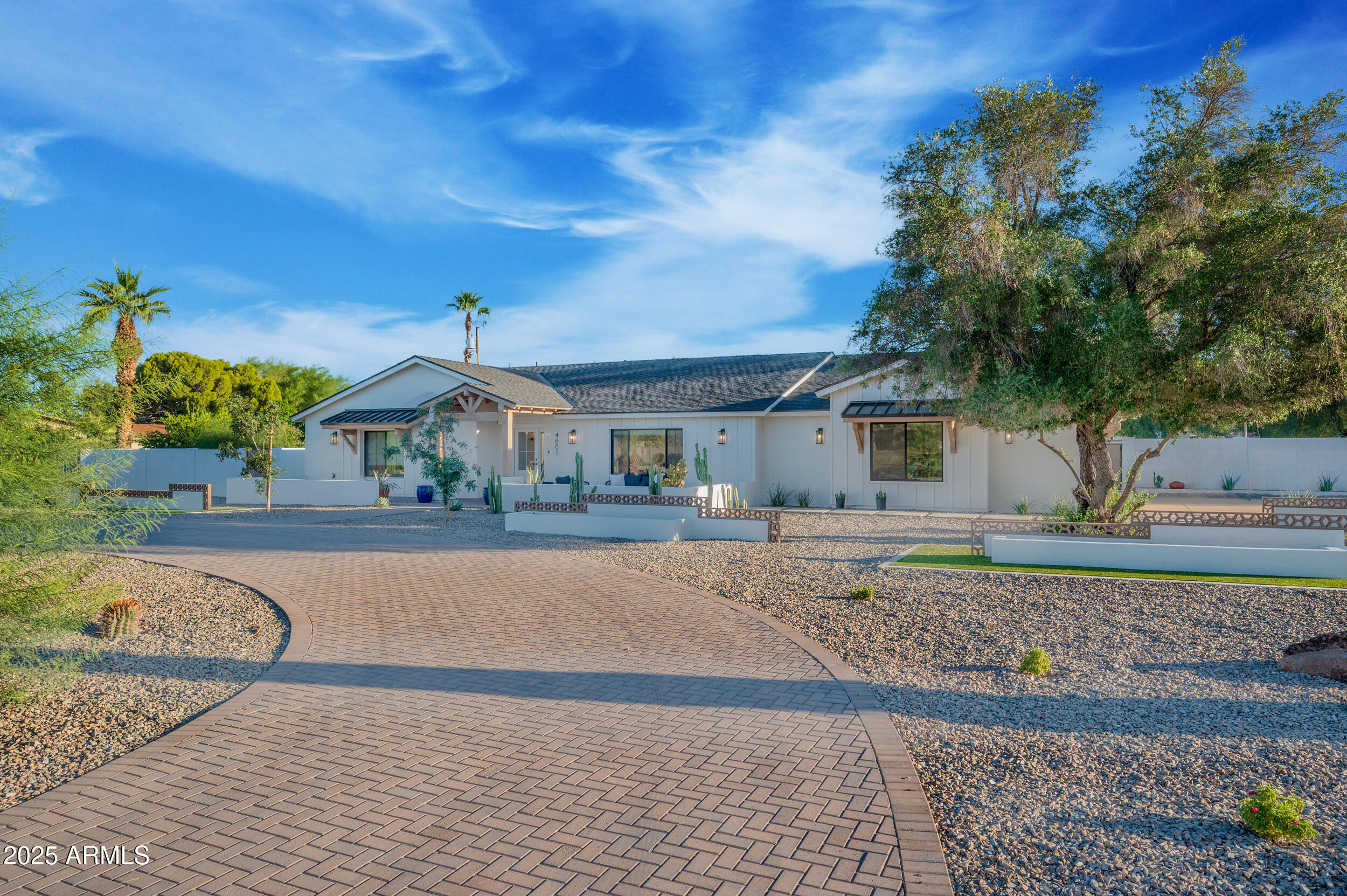 4601 E CHOLLA Street