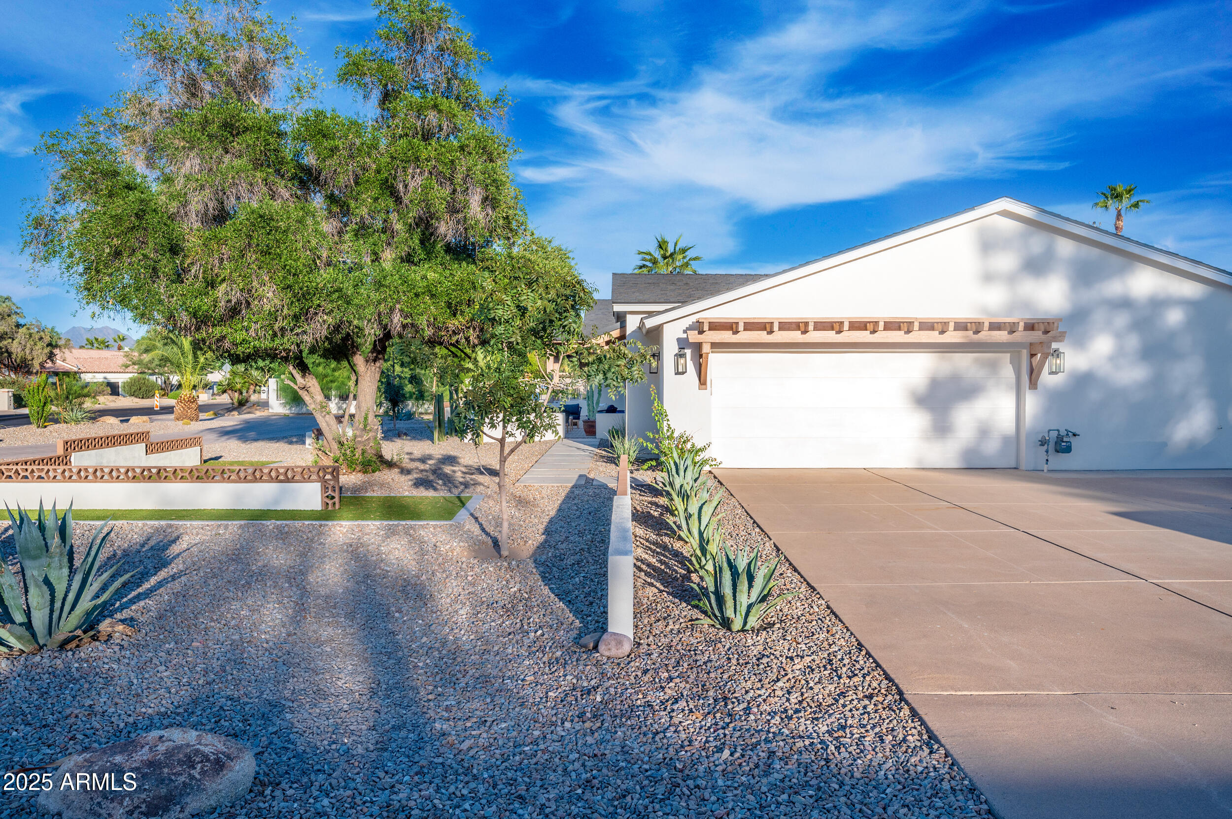 4601 E CHOLLA Street