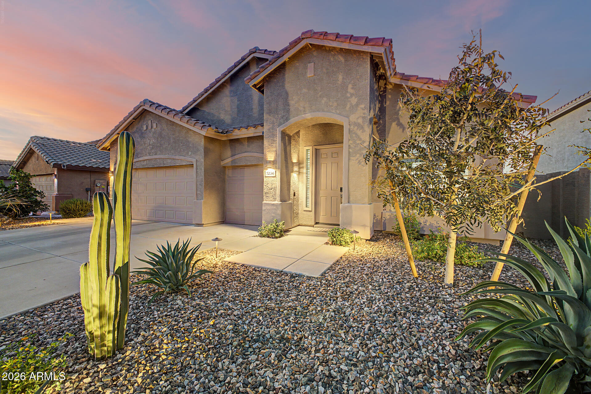 7236 W PARADISE Lane