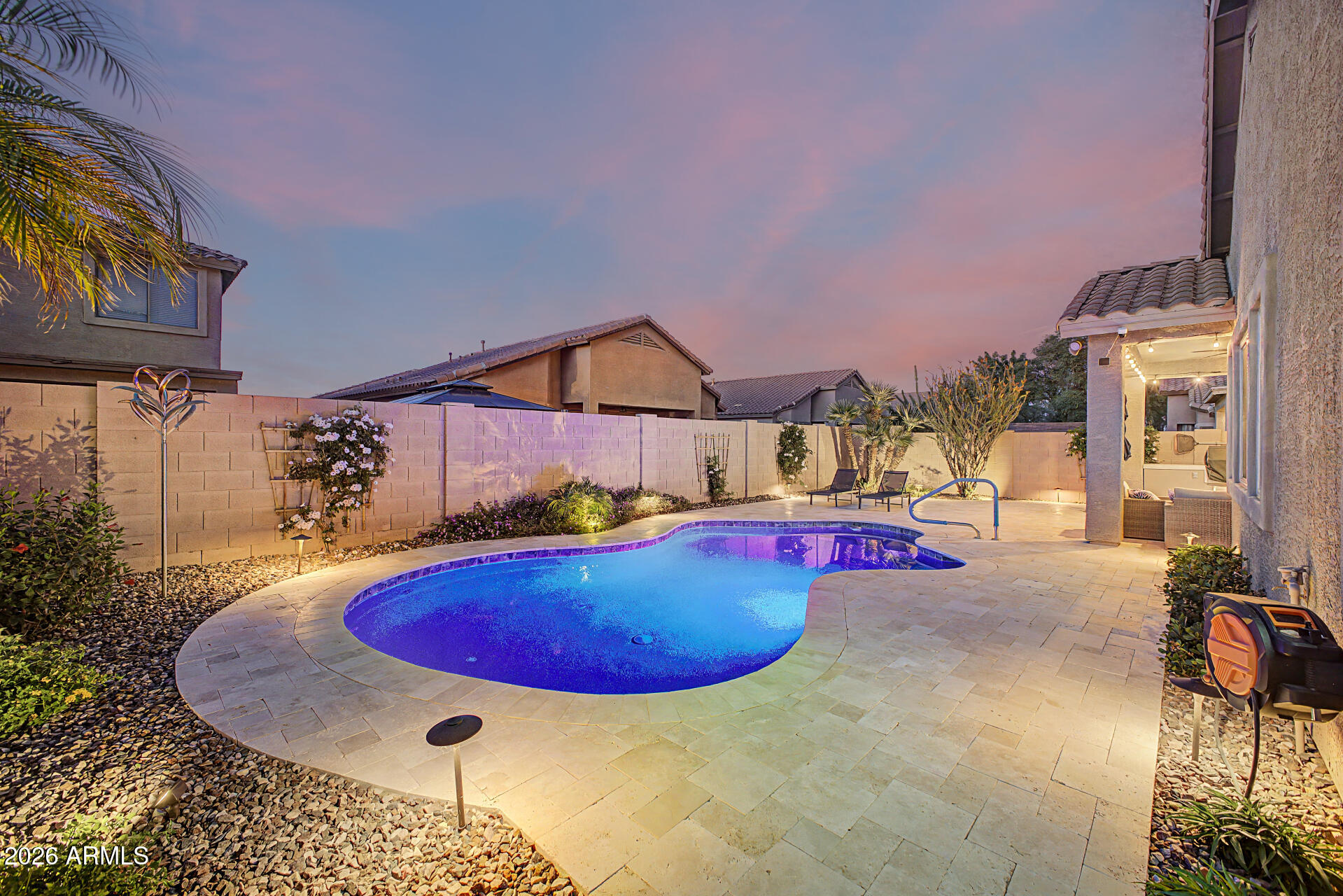 7236 W PARADISE Lane