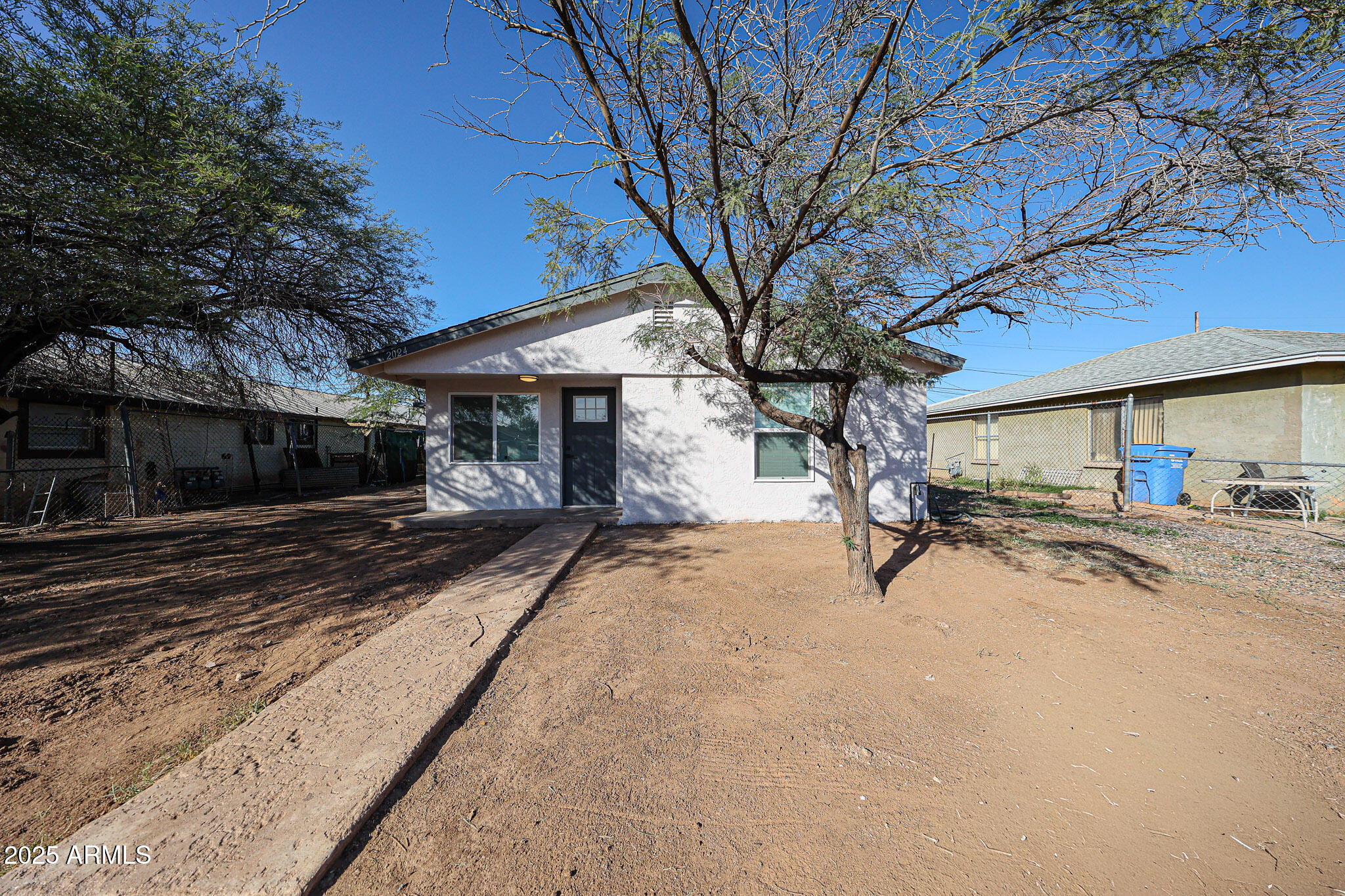 2024 W HADLEY Street