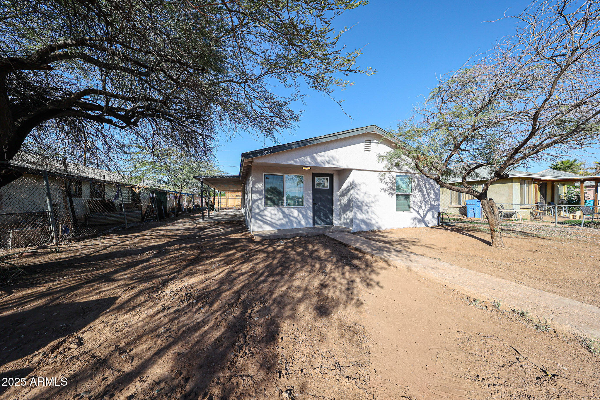 2024 W HADLEY Street