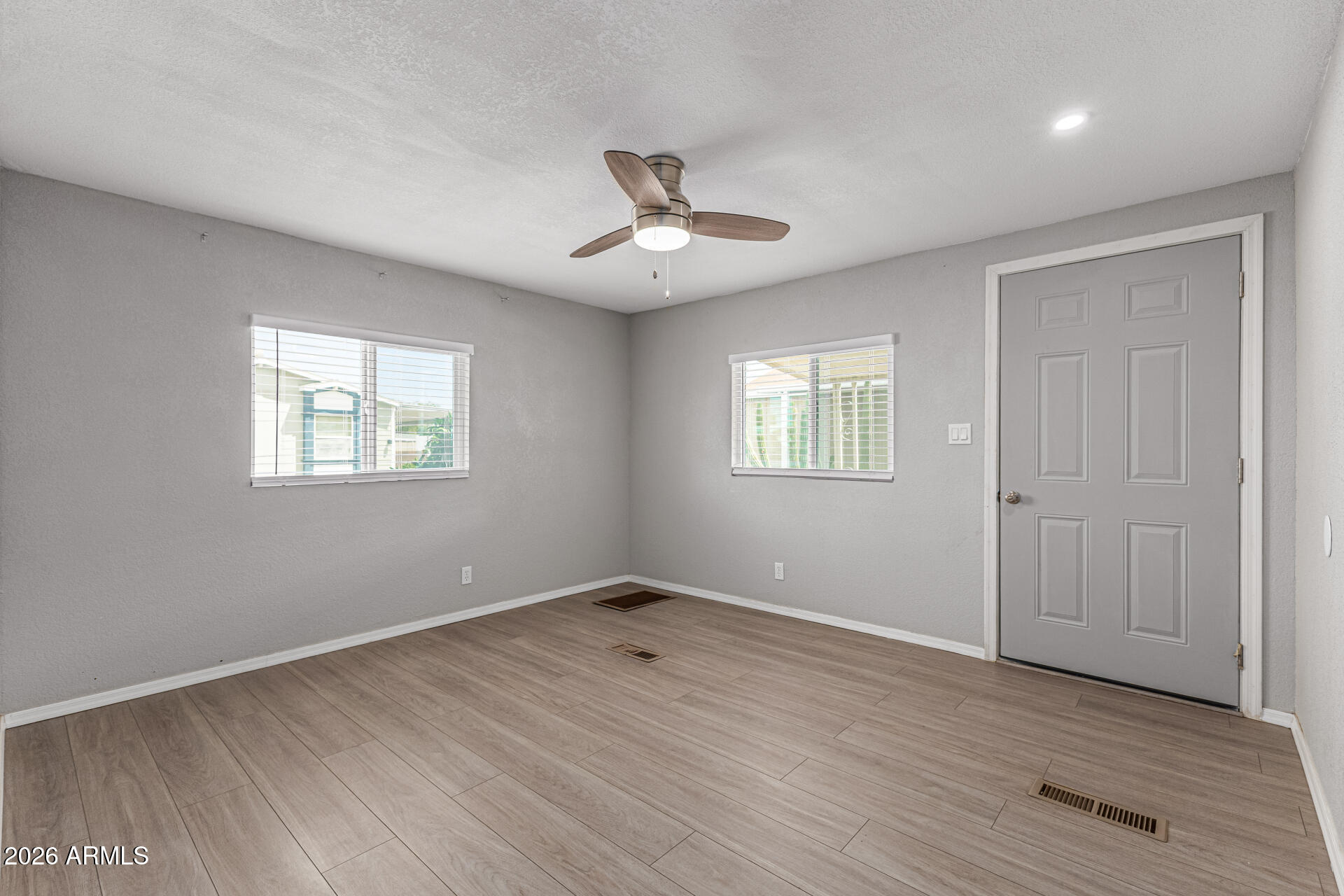 5747 W MISSOURI Avenue 41