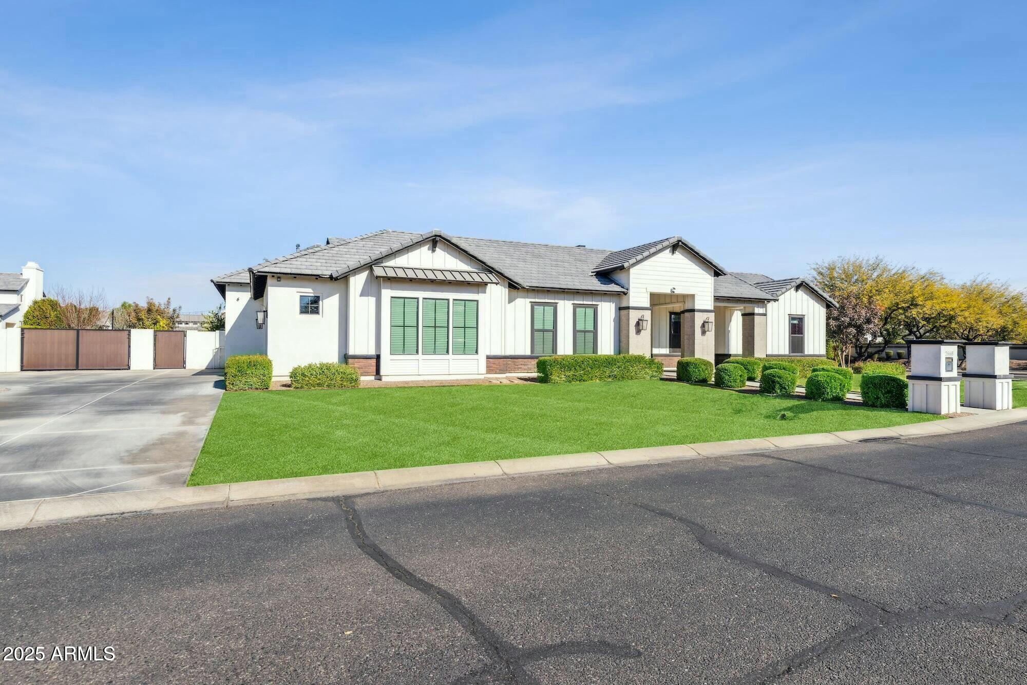 2668 E KINGBIRD Court