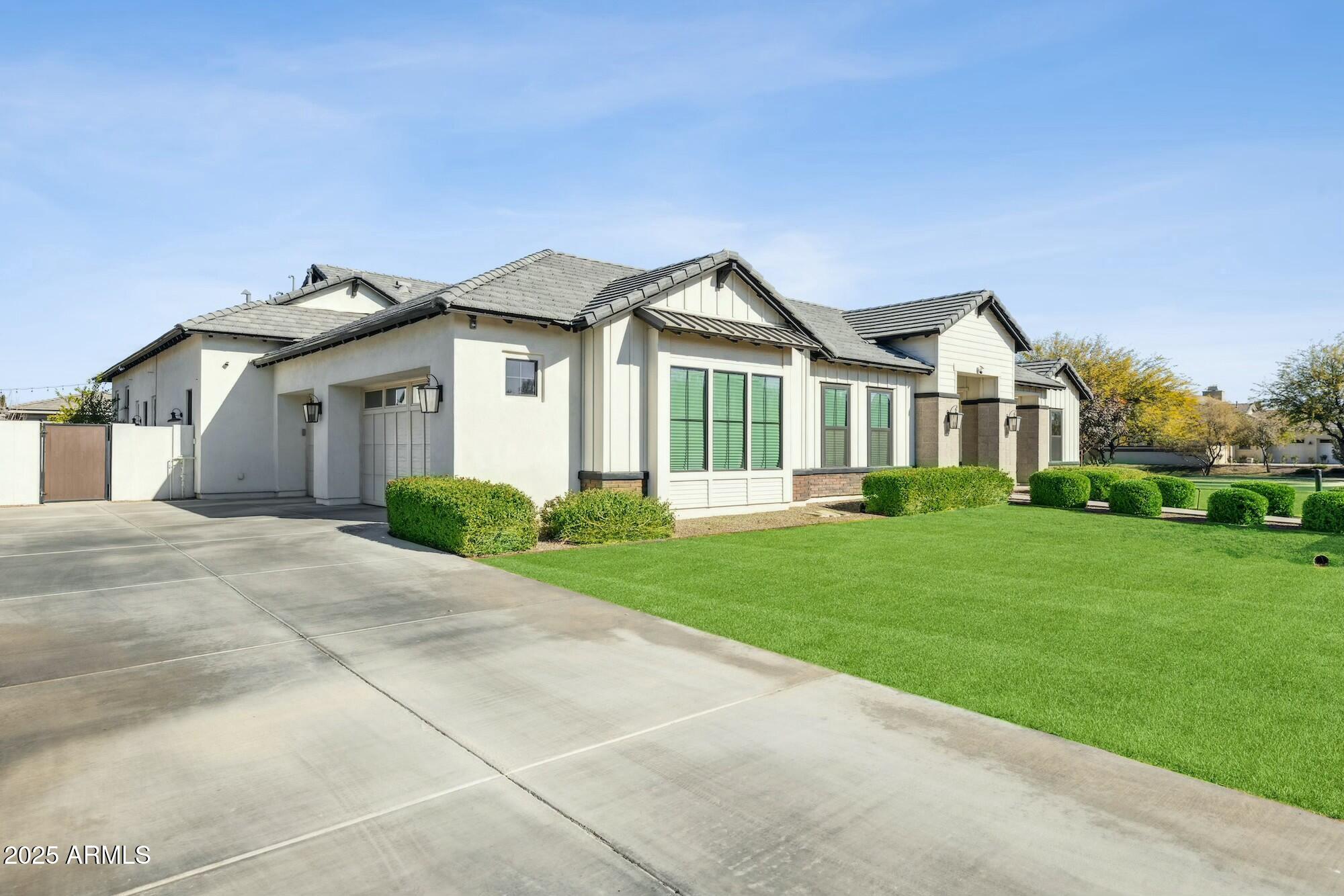2668 E KINGBIRD Court