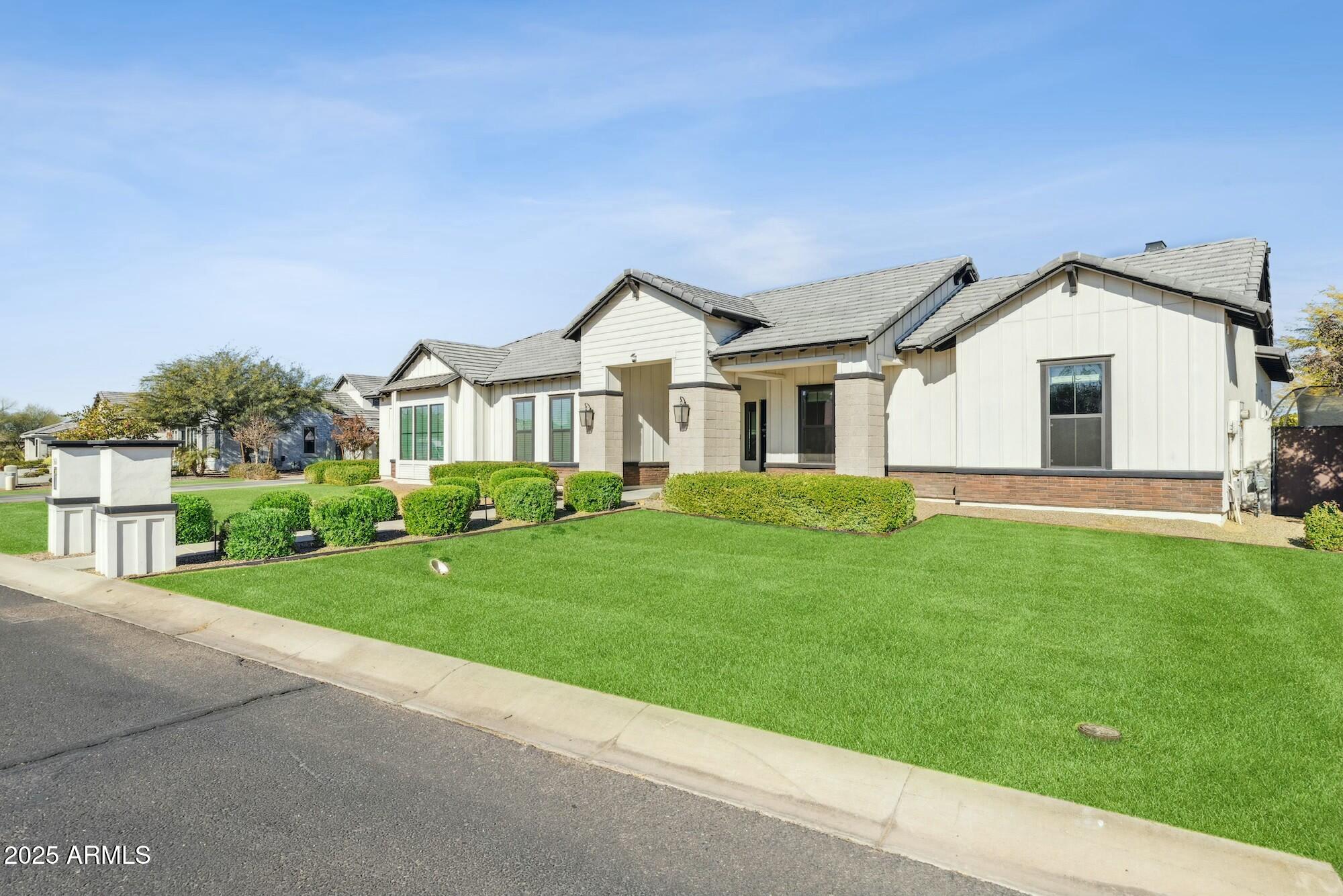 2668 E KINGBIRD Court