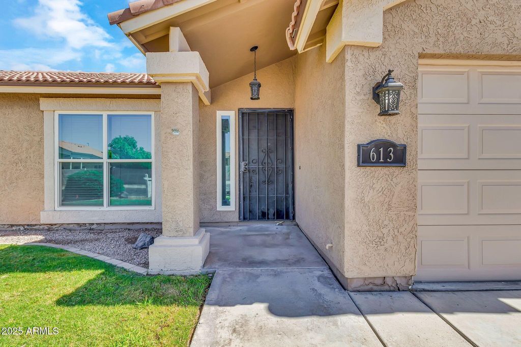 Photo of 613 S Monterey Street, Gilbert, AZ 85233 (MLS # 6926162)