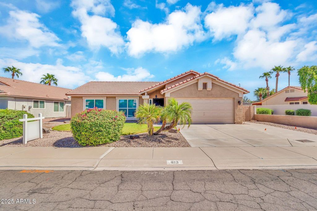 Photo of 613 S Monterey Street, Gilbert, AZ 85233 (MLS # 6926162)