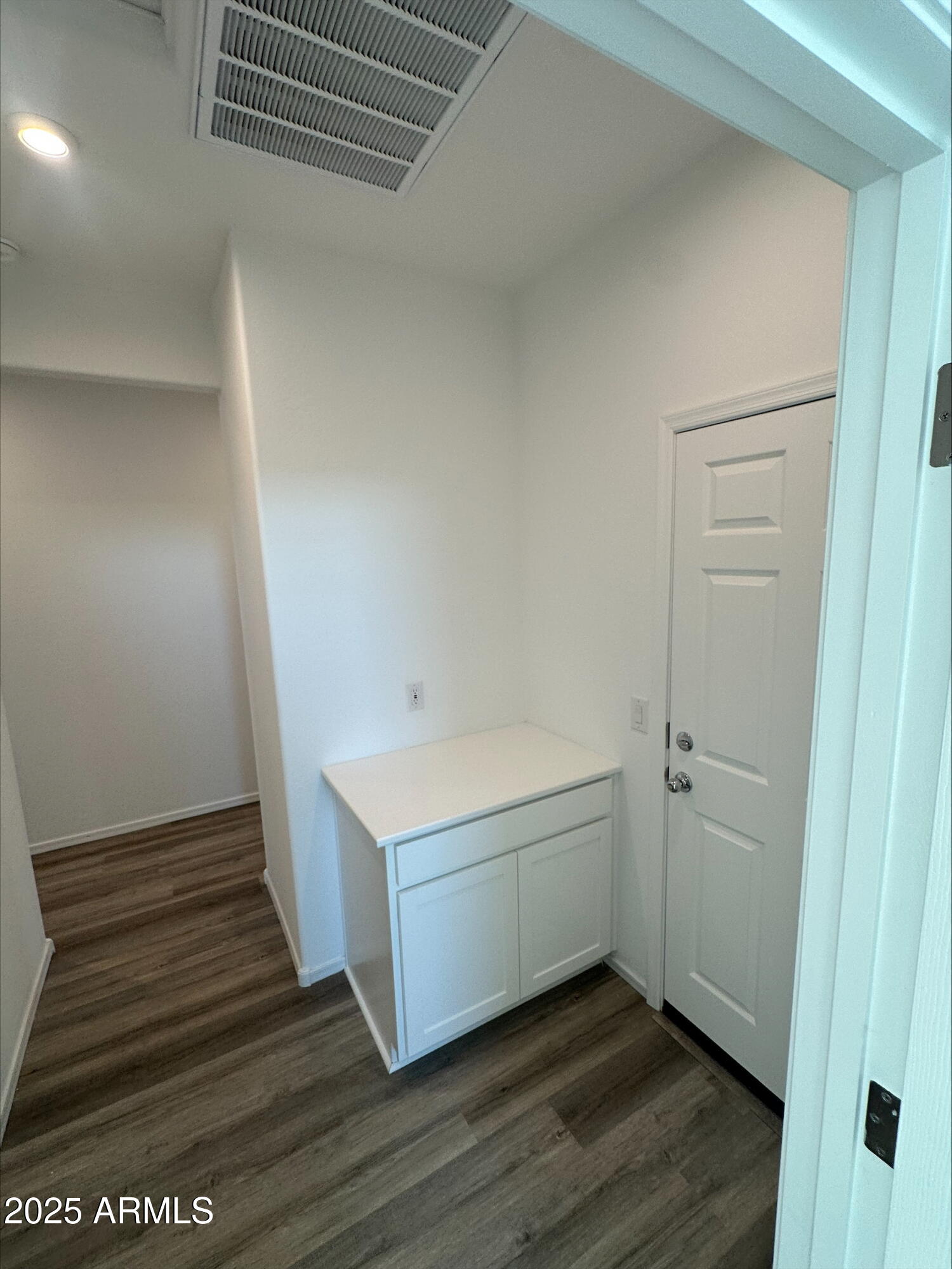 37616 W PATTERSON Street