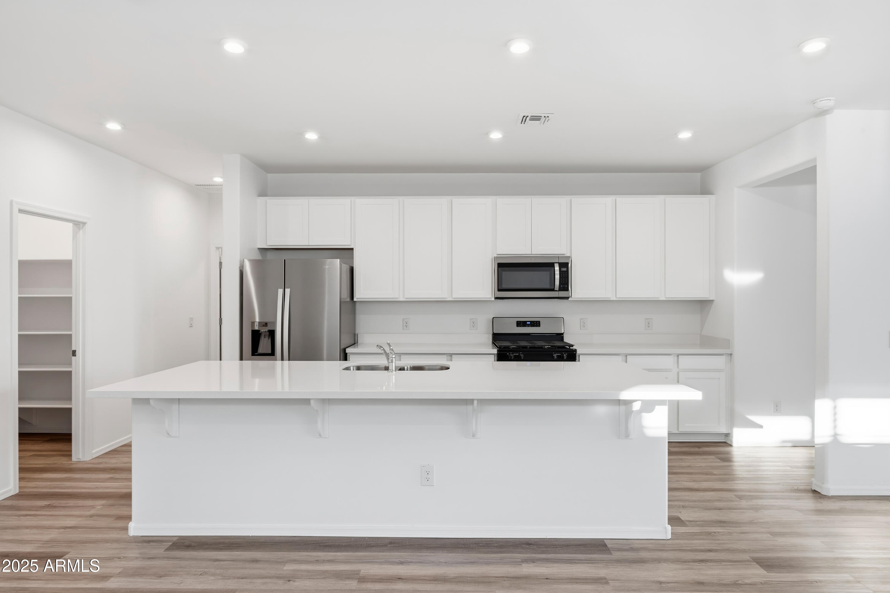 37616 W PATTERSON Street