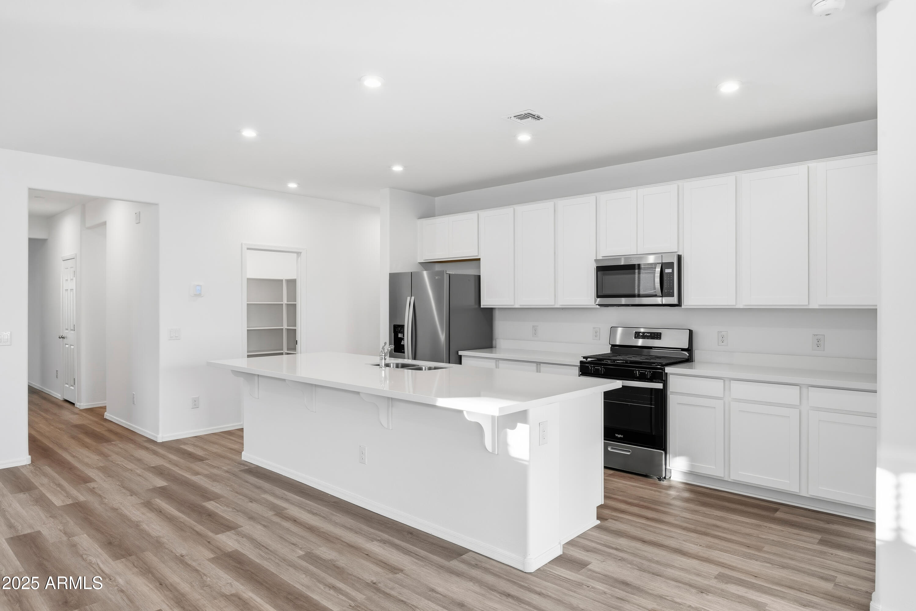 37616 W PATTERSON Street