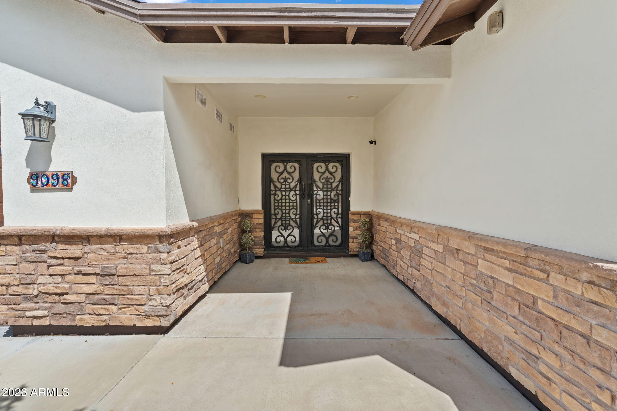 9098 E LUDLOW Drive