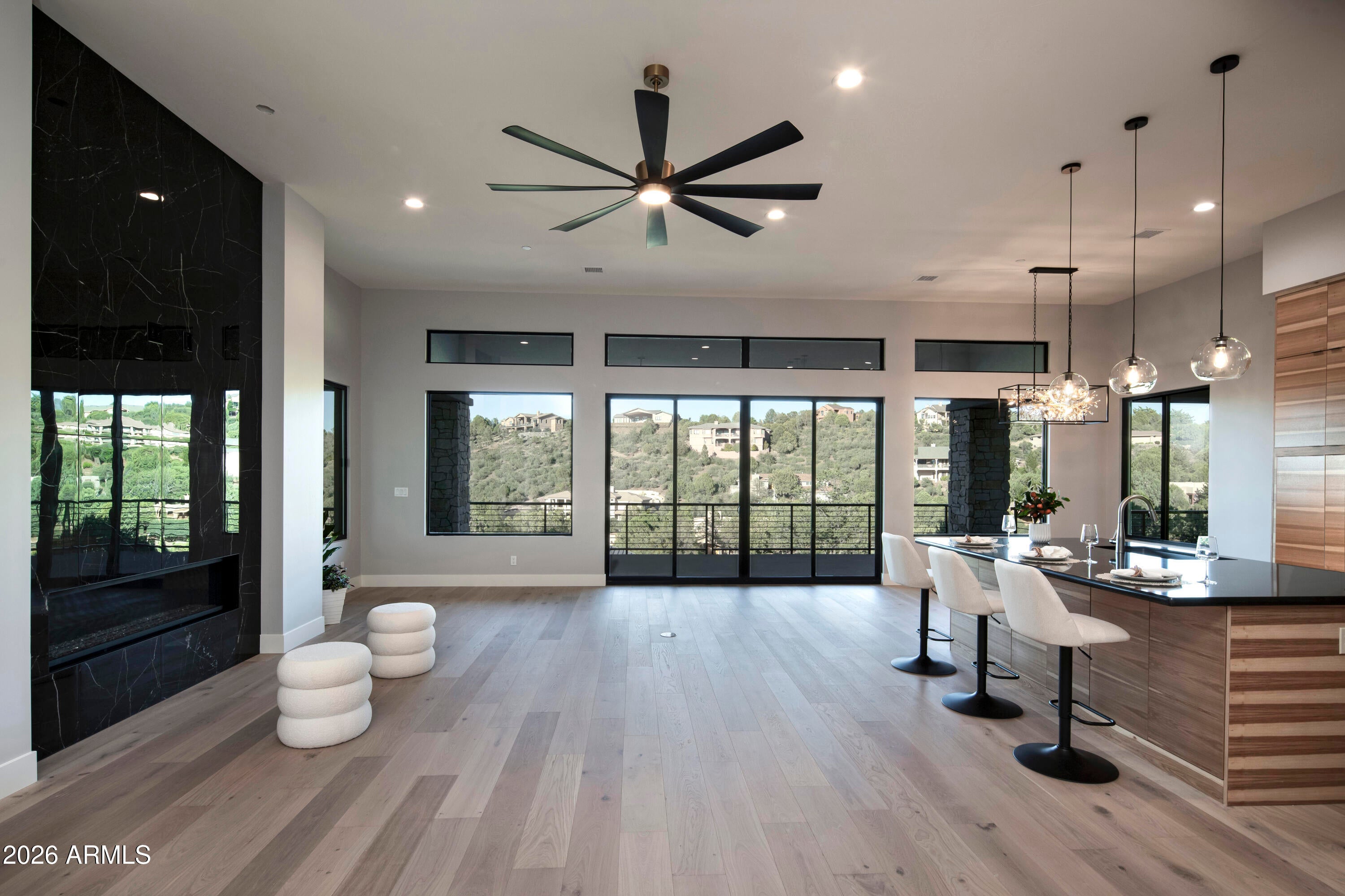 233 SLEEPYGLEN Circle
