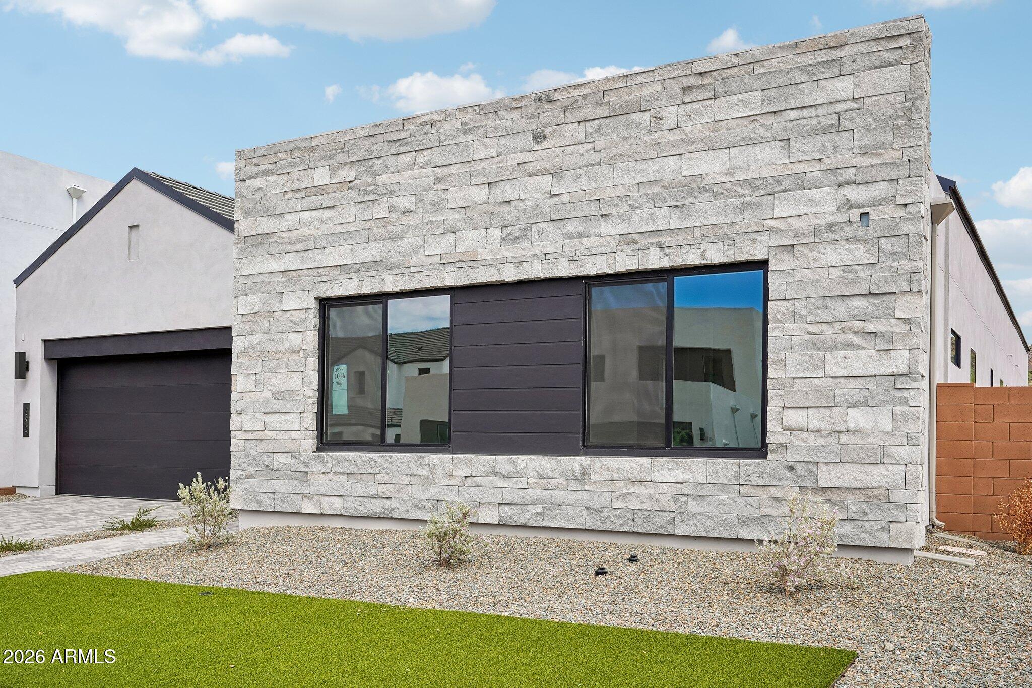 7312 W RUNNING DEER Trail